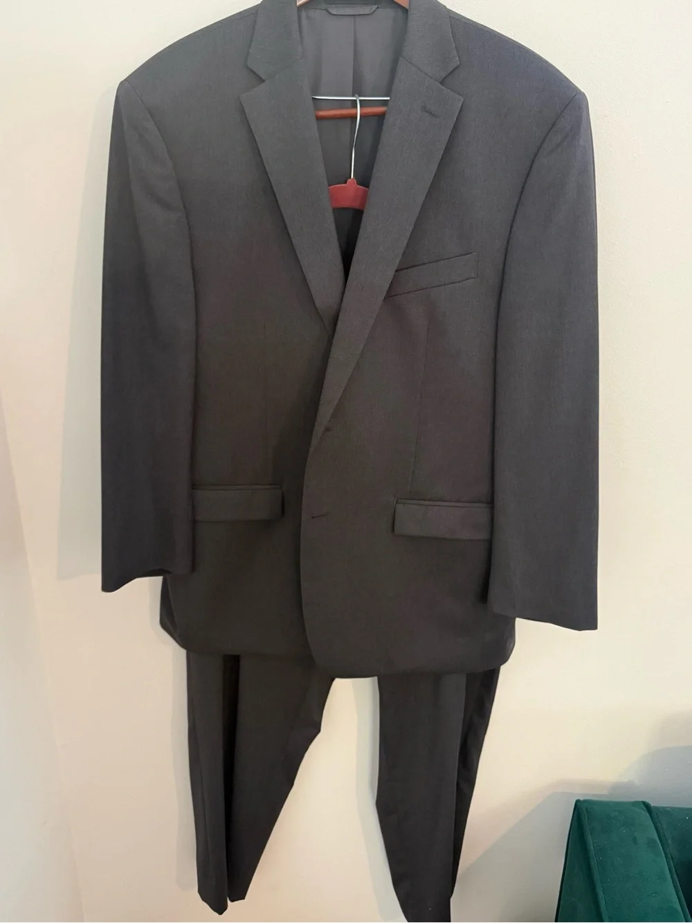 Lauren Ralph Lauren Men’s 44R 100% Wool Charcoal Gray 2 Piece Suit